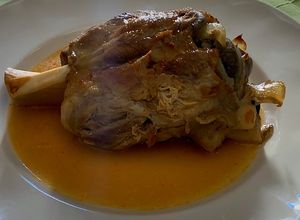 Foto principal de Codillo al horno con el jugo de su cocción