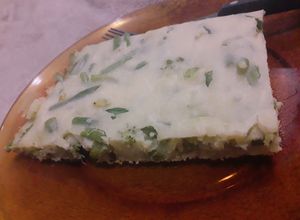 Una foto de Tarta de chaucha y brócoli con masa licuada 💚