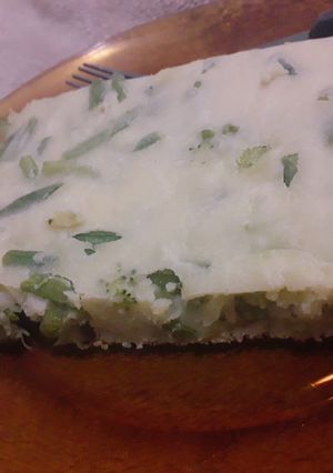 Una foto de Tarta de chaucha y brócoli con masa licuada 💚