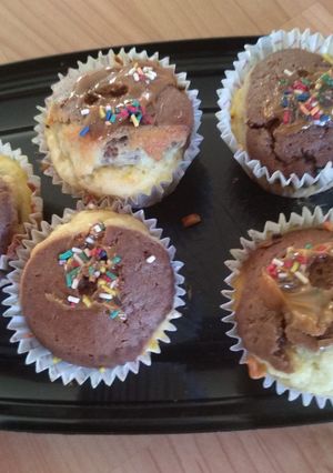 Una foto de Magdalenas rellenas con dulce de leche marmoladas 😎😋🤩