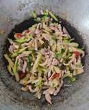 ผัดเกี่ยมฉ่ายสันในหมู