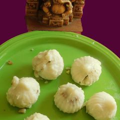 A picture of Puran Kozhukattai with Channa, Jaggery, and Coconut Filling.