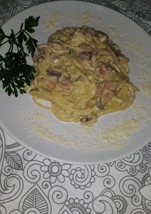 O poză a rețetei Paste la tigaie cu șuncă, ciuperci și sos de smântână.