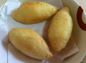 Una foto de Carimañolas (empanadas de yuca)