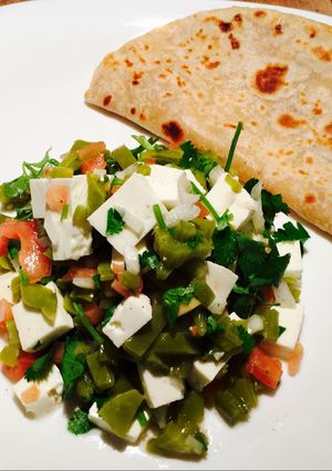 Una foto de Ensalada de Nopal con Queso Panela