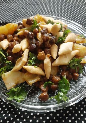 A picture of Kalay chano ki chaat.