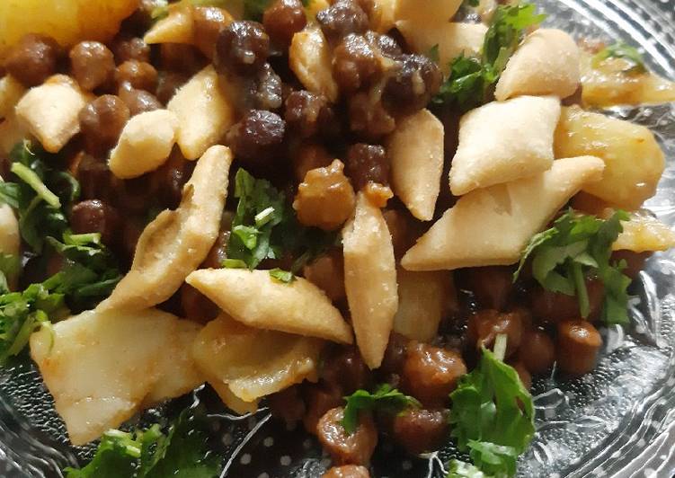Simple Way to Make Any-night-of-the-week Kalay chano ki chaat Cooking Basics for Newbies