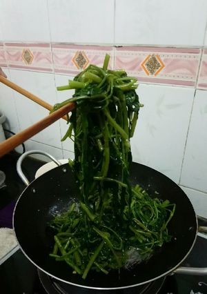 Hình của món Rau muống xào tỏi.