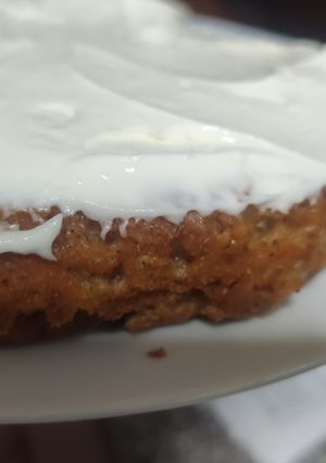 Una foto de Carrot Cake con yogurt y frosting de queso