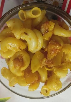 A picture of Macaroni.