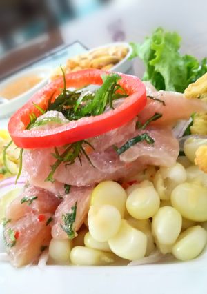 Una foto de Trío marino cebiche, causa y chicharrón de pota👍🇵🇪