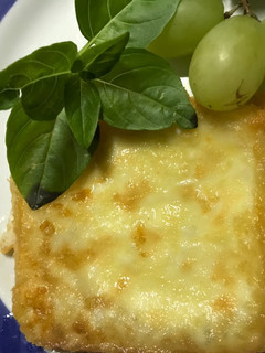 Una foto de Queso "saganaki",tapa griega😋 (queso a la sartén)