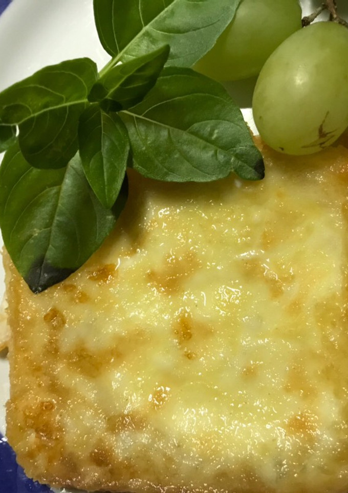 Una foto de Queso "saganaki",tapa griega😋 (queso a la sartén)