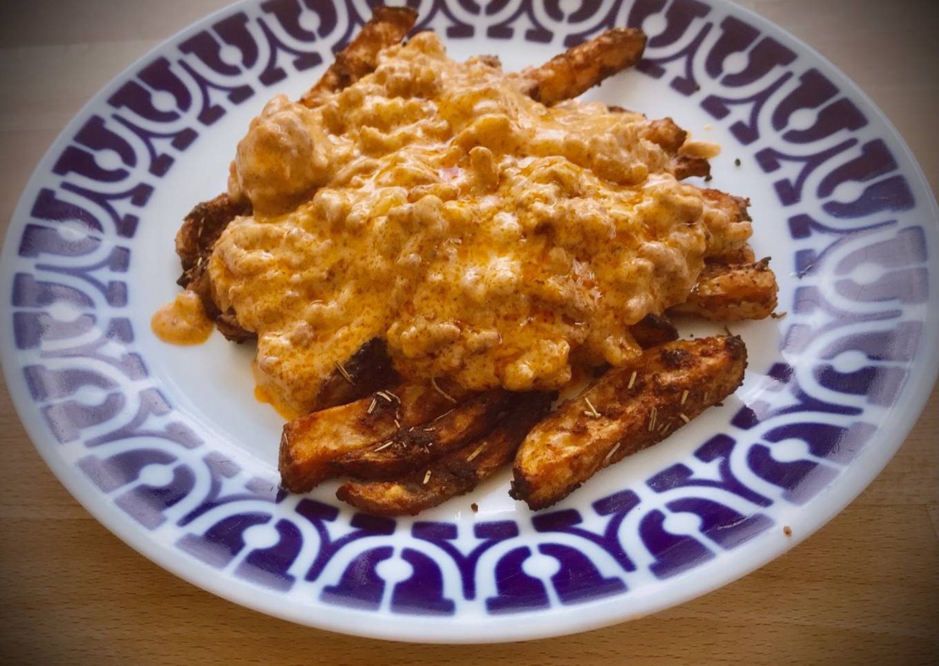 Stroganoff de ternera con patatas especiadas al horno