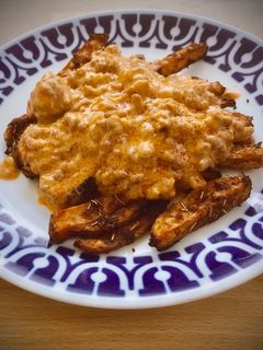 Una foto de Stroganoff de ternera con patatas especiadas al horno