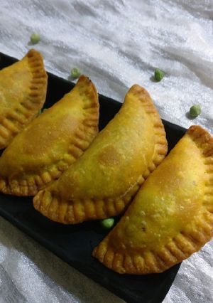 मटार करंजी रेसिपी चे मुख्य फोटो 