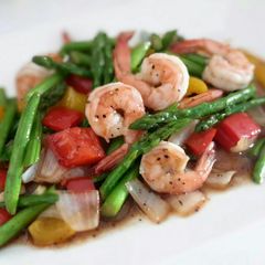 A picture of Kanya's Shrimps with Asparagus.