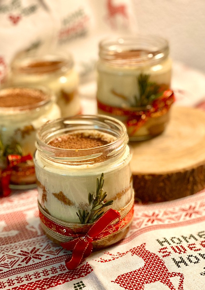 Una foto de Mousse de tiramisú en vaso