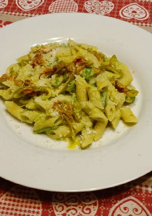 Foto di Pasta con assoluto di zucchine