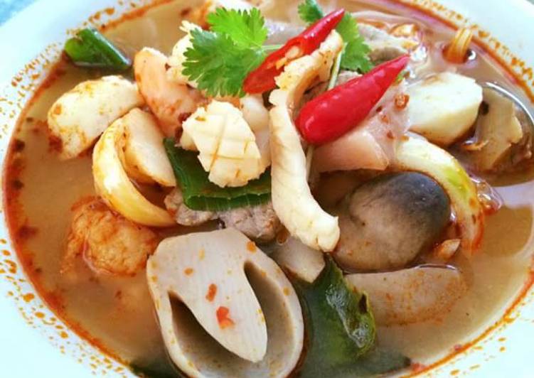 Steps to Make Quick Tom Yum Roum Mit