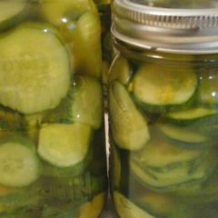 A picture of Kelly's Dill Pickles.