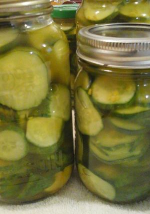 A picture of Kelly's Dill Pickles.