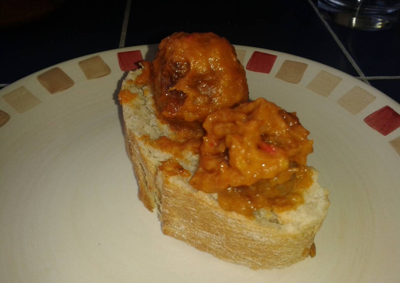 Meatballs in Fried Tomato Sauce