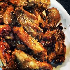 A picture of Oriental chicken wings.