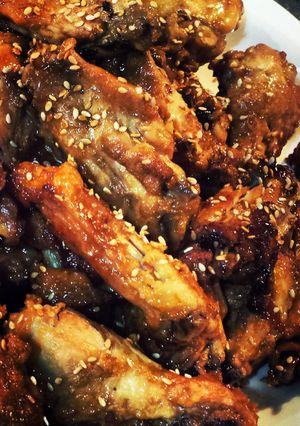 A picture of Oriental chicken wings.