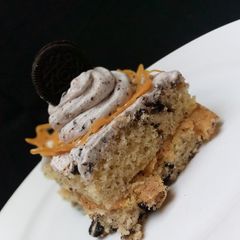 A picture of Oreos cake.