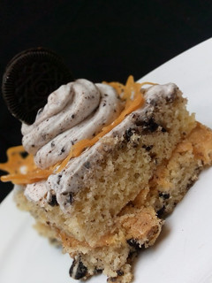 A picture of Oreos cake.