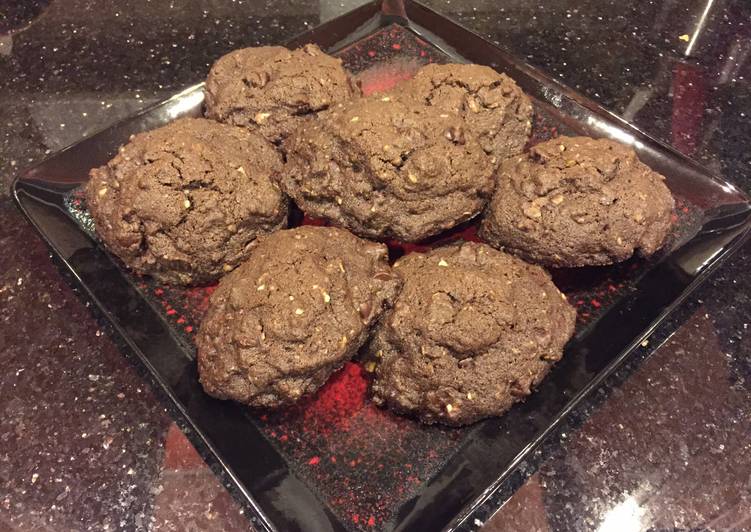 Simple Way to Prepare Ultimate Double Dark Chocolate Chip and Almond Coconut Oatmeal Cookies