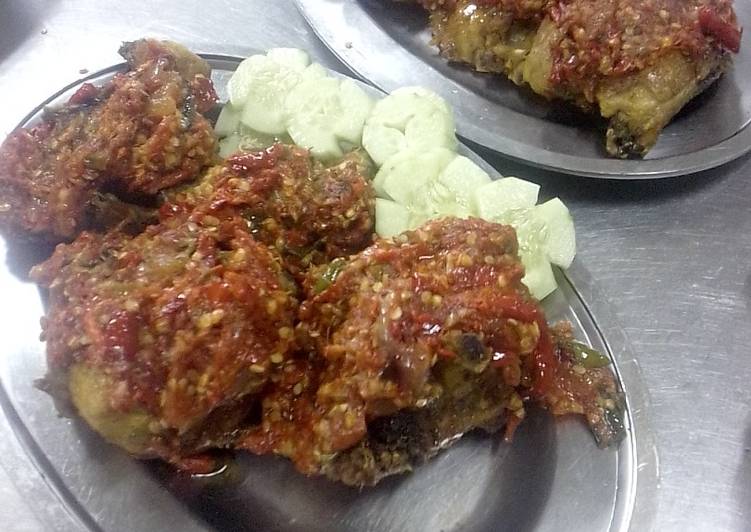 Resep Ayam sambal merah#weekendchallenge yang mudah