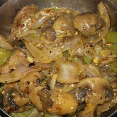 A picture of Spicy mushrooms in black pepper.