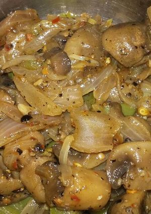A picture of Spicy mushrooms in black pepper.