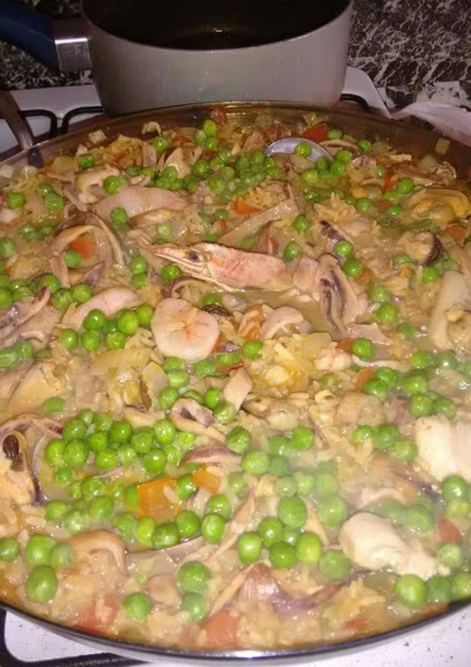 Una foto de Paella de mariscos