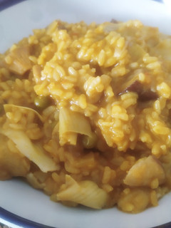 Una foto de Arroz meloso de verduras con setas y nopollo 💜🐤 (V)