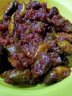 ગુંદા ગોળ નું અથાણું (Gunda Gol Athanu Recipe In Gujarati) રેસીપી મુખ્ય ફોટો