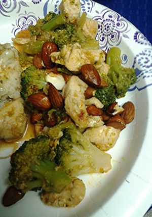 A picture of Almond broccoli chicken.