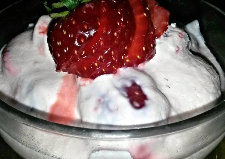Recipe of Perfect Sig&#39;s Strawberry icy delight
