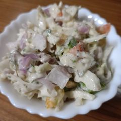 Ranch dressing salad A picture of Ranch dressing salad.