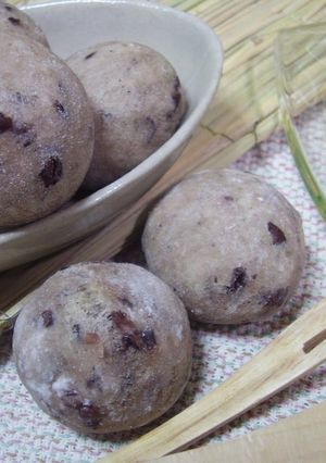 A picture of Red Bean Paste Pão de Queijo-Style Bread.