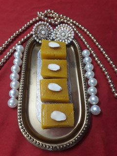 मैंगो बर्फी (Mango barfi recipe in Hindi) रेसिपी मुख्य फोटो