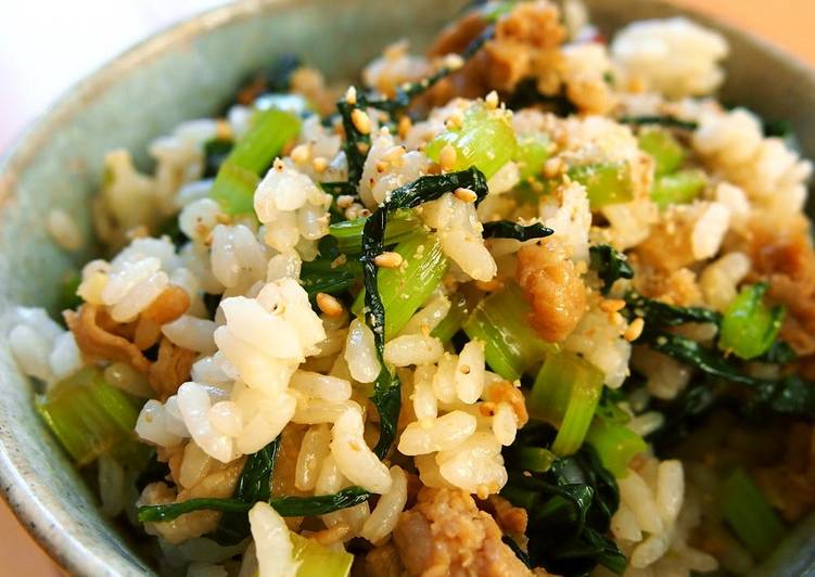 Steps to Prepare Any-night-of-the-week Simple Rice Mix with Komatsuna and Pork Belly