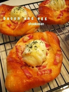 A picture of Ham and Mayo Rolls With Whole Boiled Eggs.