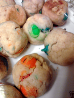 A picture of Quick & Easy M&M Cookie Balls.