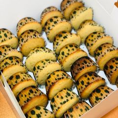 A picture of Creamy vanilla cupcakes.