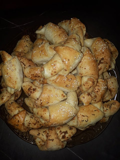 Fokhagymás füstölt sajtos kifli recept fotója