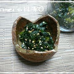 A picture of Celery Leaves Tsukudani (Sweet-Salty Simmered Celery Leaves).