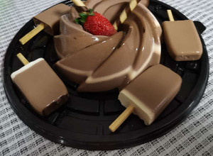 Una foto de Gelatina de chocolate y queso Philadelphia